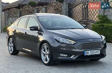 Седан Ford Focus 2015 в 