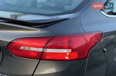 Седан Ford Focus 2015 в 