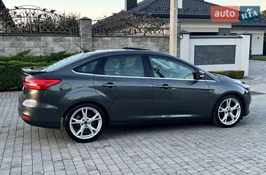 Седан Ford Focus 2015 в 