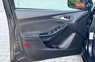 Седан Ford Focus 2015 в 