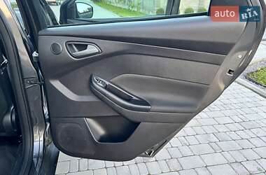 Седан Ford Focus 2015 в 