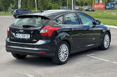 Хэтчбек Ford Focus 2012 в 