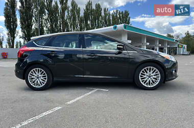 Хэтчбек Ford Focus 2012 в 