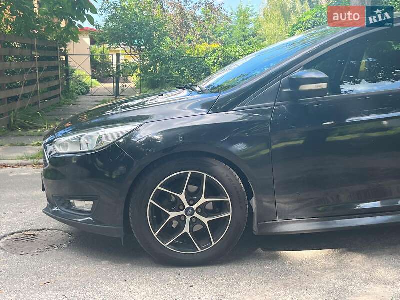 Хэтчбек Ford Focus 2015 в Киеве