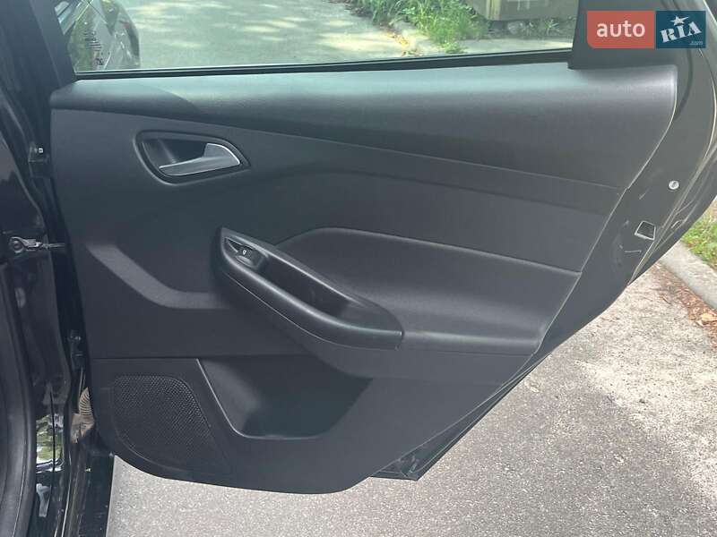 Хэтчбек Ford Focus 2015 в Киеве