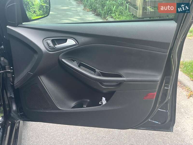 Хэтчбек Ford Focus 2015 в Киеве