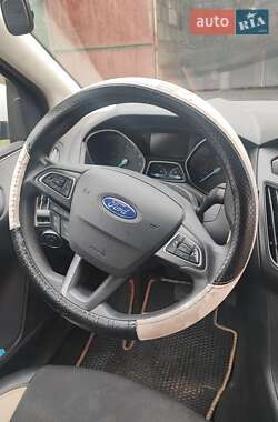 Хэтчбек Ford Focus 2015 в 