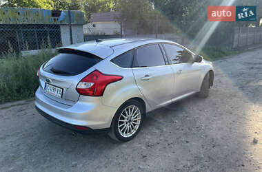 Хэтчбек Ford Focus 2011 в 