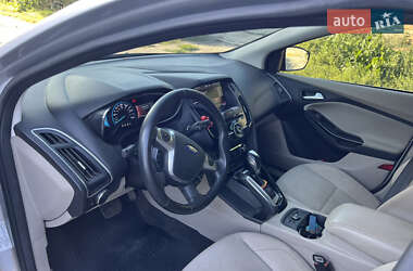 Хэтчбек Ford Focus 2011 в 