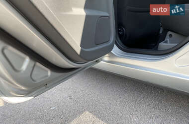 Хэтчбек Ford Focus 2010 в 