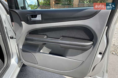 Хэтчбек Ford Focus 2010 в 