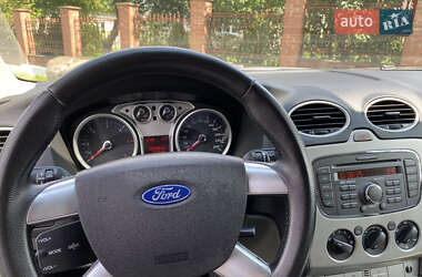 Хэтчбек Ford Focus 2010 в 