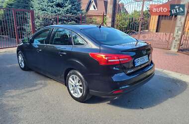 Седан Ford Focus 2015 в 