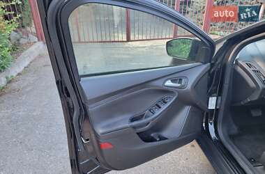 Седан Ford Focus 2015 в 