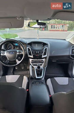 Хэтчбек Ford Focus 2012 в 