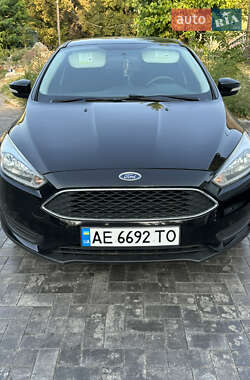 Хэтчбек Ford Focus 2015 в 