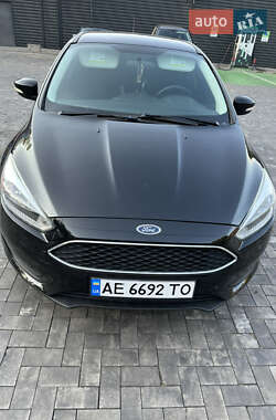 Хэтчбек Ford Focus 2015 в 