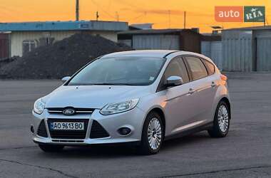Хэтчбек Ford Focus 2011 в 