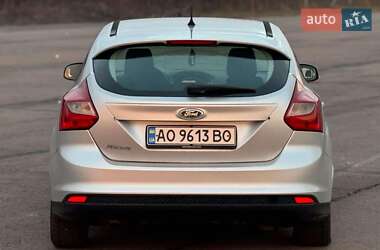 Хэтчбек Ford Focus 2011 в 