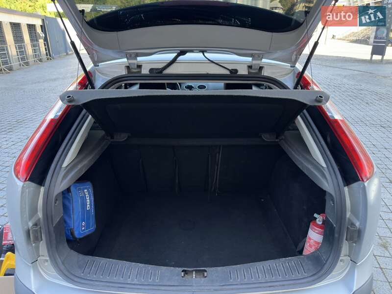 Хэтчбек Ford Focus 2006 в Киеве