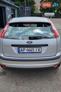 Хэтчбек Ford Focus 2005 в 