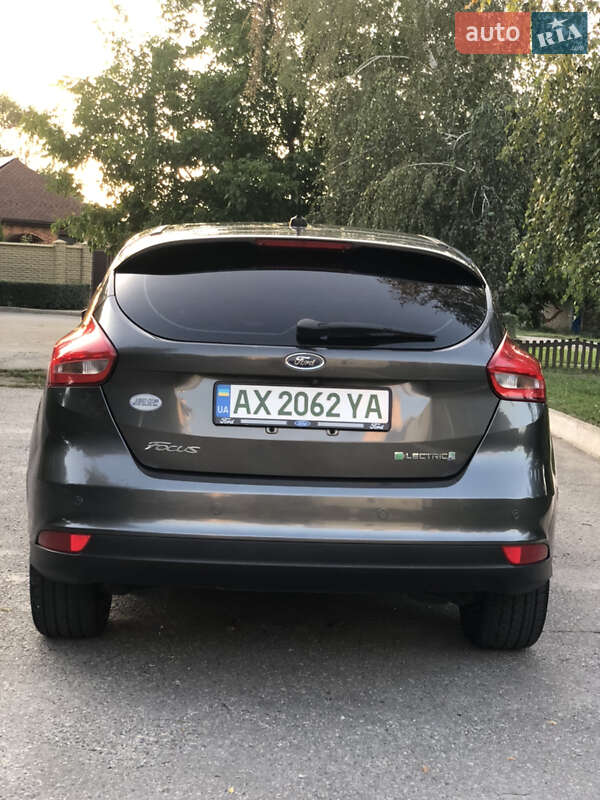 Хэтчбек Ford Focus 2015 в Чугуеве