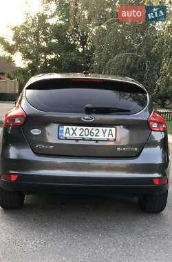 Хэтчбек Ford Focus 2015 в 