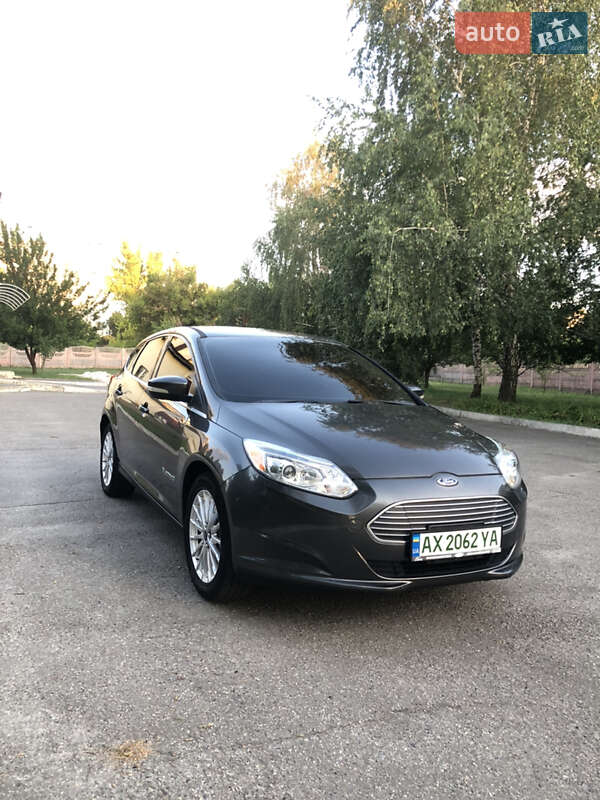Хэтчбек Ford Focus 2015 в Чугуеве