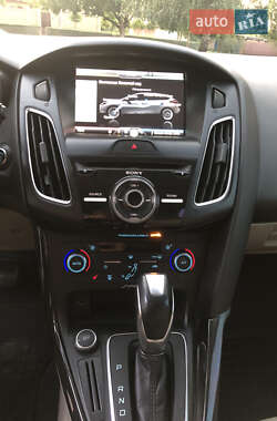 Хэтчбек Ford Focus 2015 в 