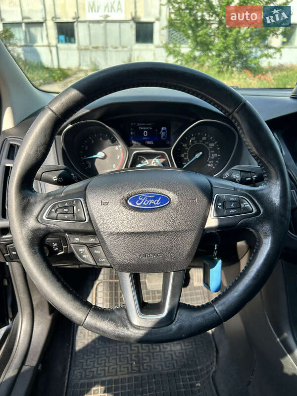 Седан Ford Focus 2015 в Сумах