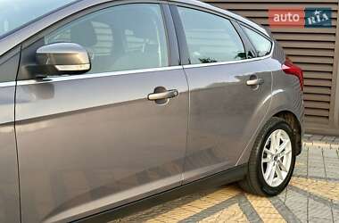 Хэтчбек Ford Focus 2012 в 
