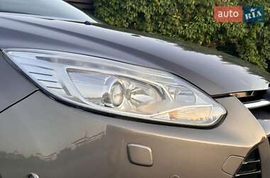 Хэтчбек Ford Focus 2012 в 