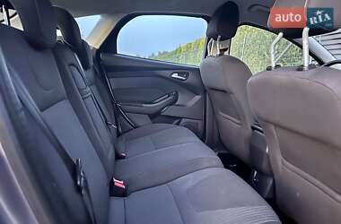 Хэтчбек Ford Focus 2012 в 