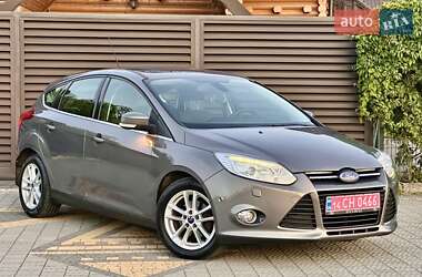 Хэтчбек Ford Focus 2012 в 
