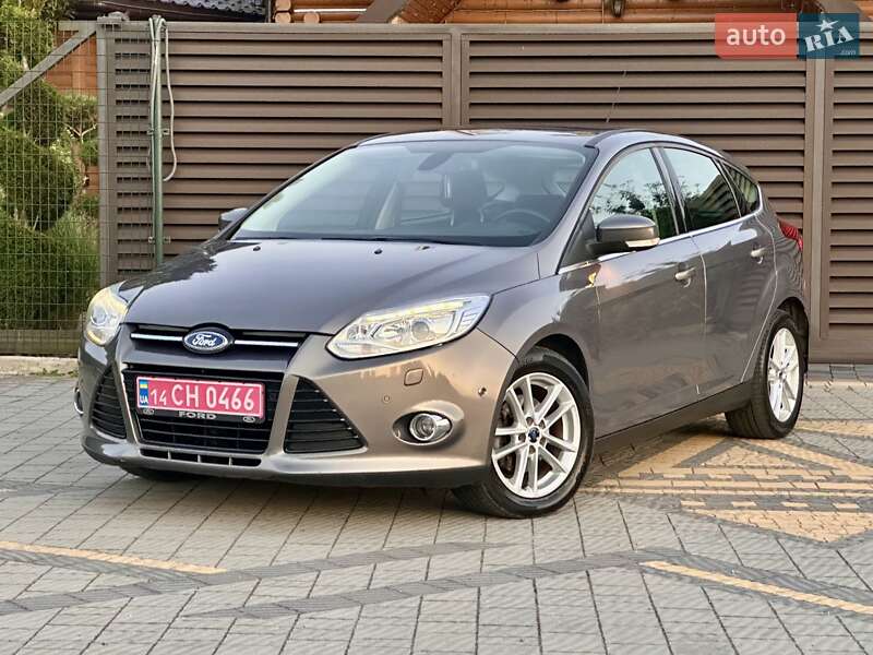 Хэтчбек Ford Focus 2012 в 