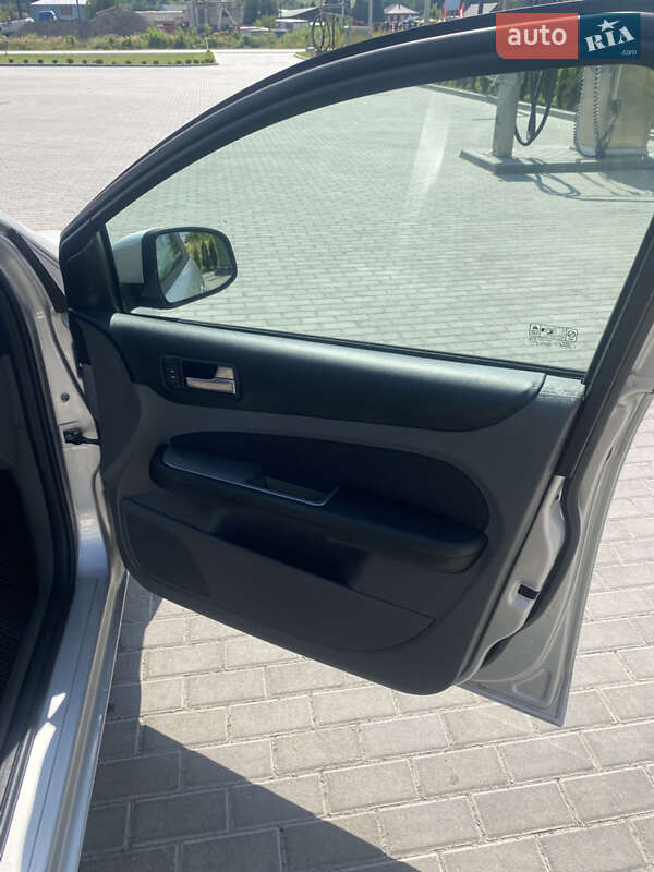 Универсал Ford Focus 2010 в Золочеве
