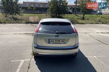 Хэтчбек Ford Focus 2006 в 