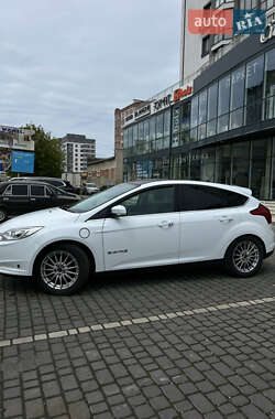 Хэтчбек Ford Focus 2013 в 