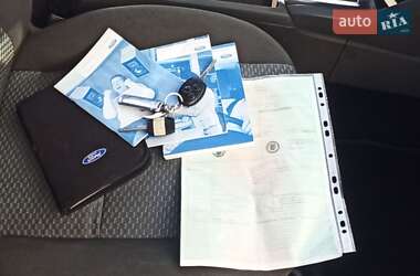 Хэтчбек Ford Focus 2006 в 