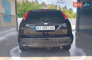 Хэтчбек Ford Focus 2000 в 