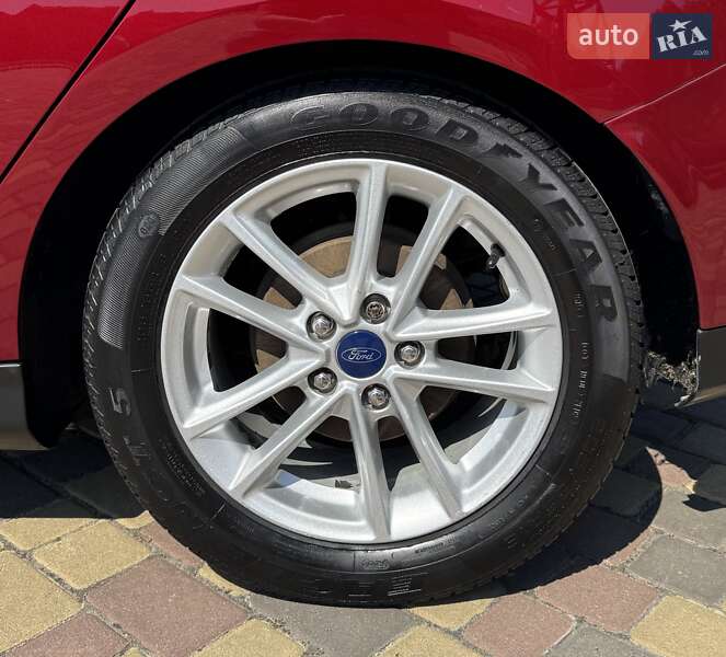 Хэтчбек Ford Focus 2016 в Днепре