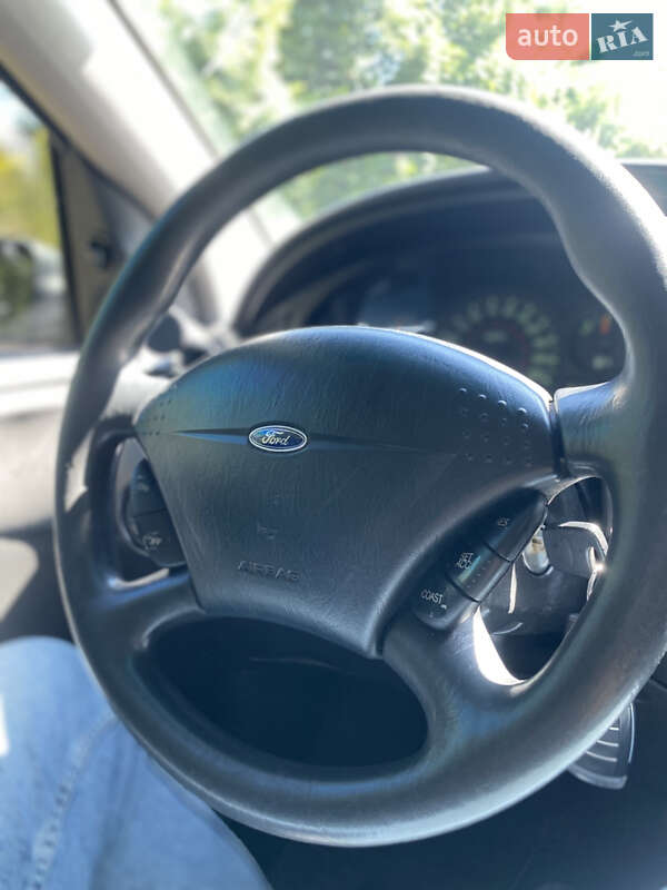 Седан Ford Focus 2000 в Львове