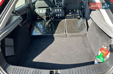 Хэтчбек Ford Focus 2011 в 