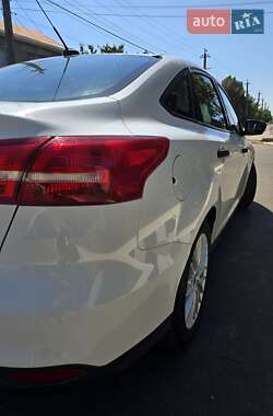 Седан Ford Focus 2015 в 