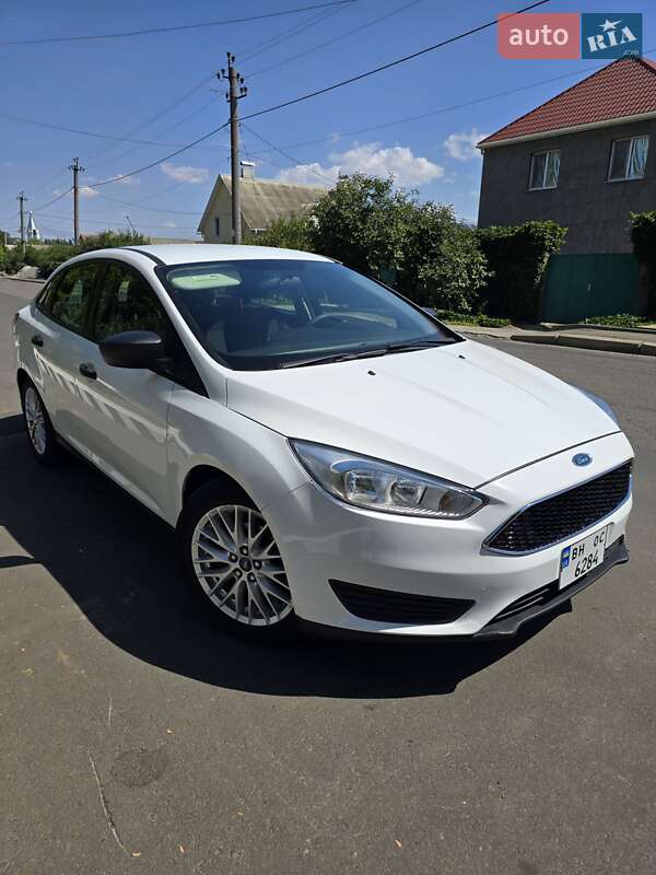 Седан Ford Focus 2015 в 