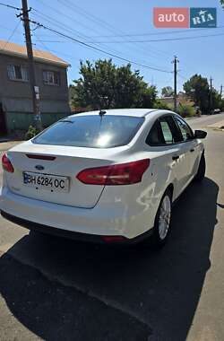 Седан Ford Focus 2015 в 