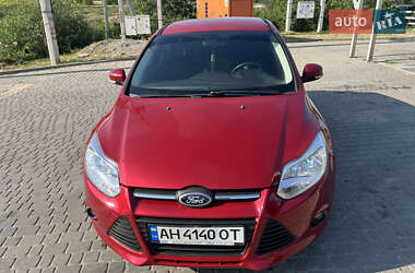 Хэтчбек Ford Focus 2011 в 