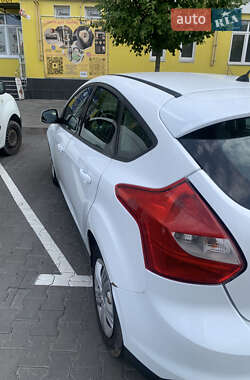 Хэтчбек Ford Focus 2012 в 
