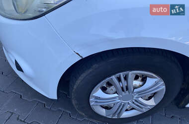 Хэтчбек Ford Focus 2012 в 