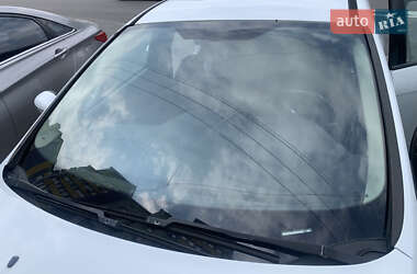 Хэтчбек Ford Focus 2012 в 